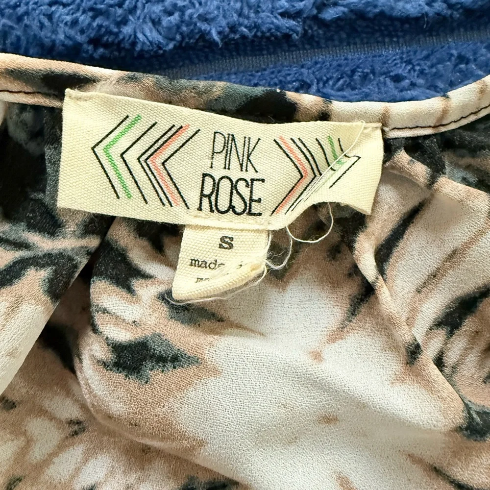 Pink Rose Abstract Pattern Top - Picture 4 of 7